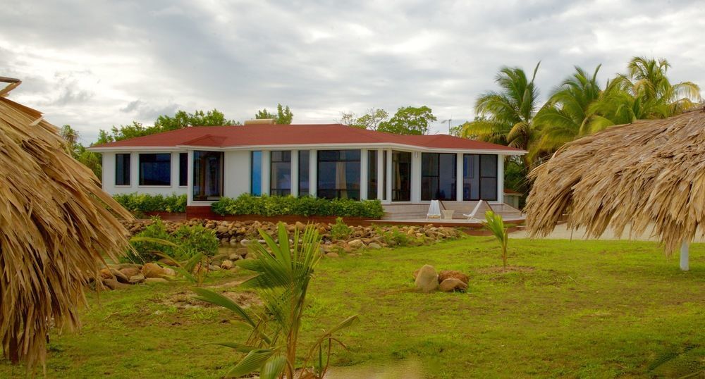 Royal Belize Hotel Thatch Caye ภายนอก รูปภาพ