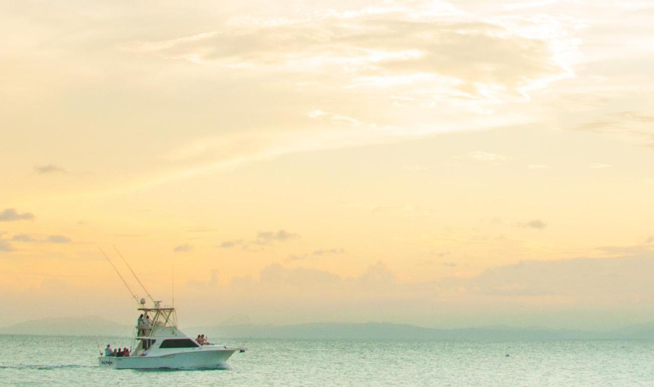 Royal Belize Hotel Thatch Caye ภายนอก รูปภาพ