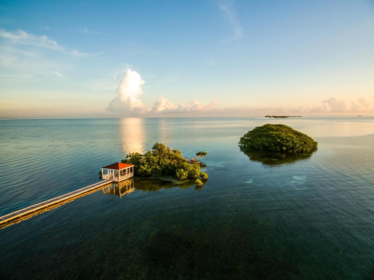 Royal Belize Hotel Thatch Caye ภายนอก รูปภาพ